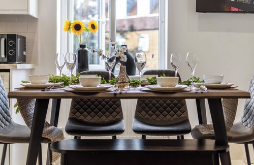 Tokyngton Apartment | Wembley stadium 2 Bedroom Luxury Apartment FREE PARKING & Sleeps 6