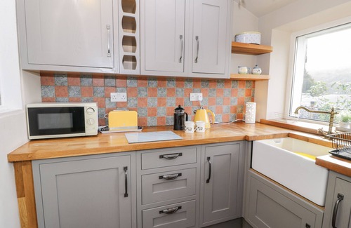 Caernarfon Cottage | WENALLT, pet friendly, country holiday cottage in Penygroes