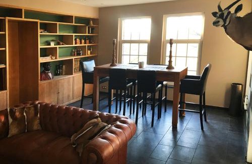 Dion-Valmont House | Wengé Lodge