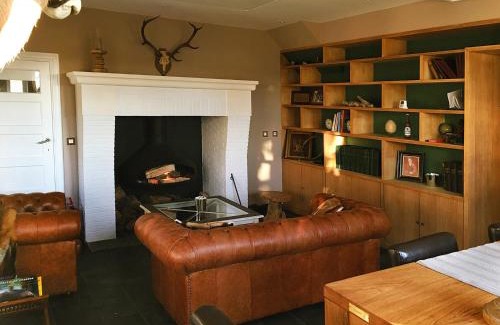 Dion-Valmont House | Wengé Lodge