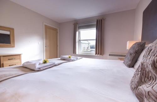 Holestone Moor House | Wensley Cottage - Darwin Lake Holiday Village