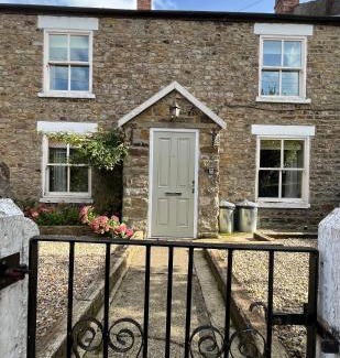 Hunton House | Wensleydale Stone Cottage
