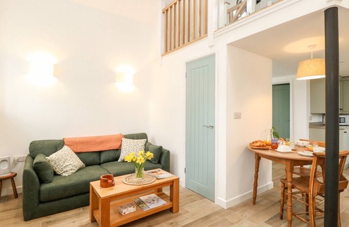 Dereham House | WENSUM SPRING, pet friendly, character holiday cottage in Fakenham