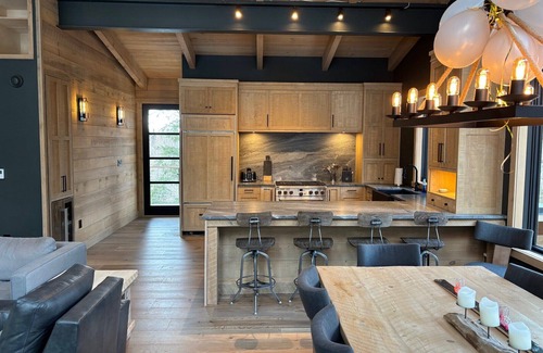Wentworth House | Wentworth's Glade and Trail Lodge. Ski/Bike chalet for Guests on Alpine Run