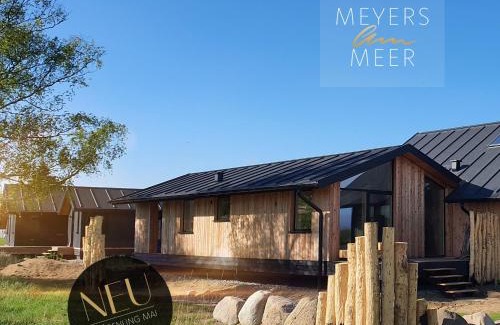 Boiensdorf House | WerderChalet - SEABREEZE - Meerblick I Strand 150m I Sauna I eKamin I 2 Personen und Kind I by "Meyers am Meer"
