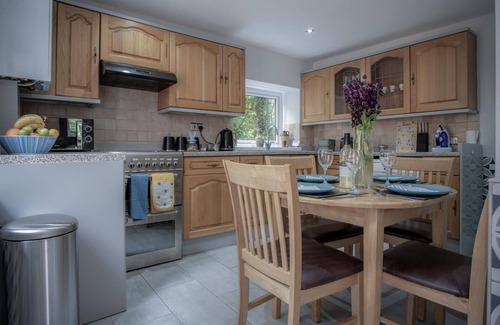Birchgrove Cottage | Wern Y Glais - 2 Bedroom Cottage - Glais