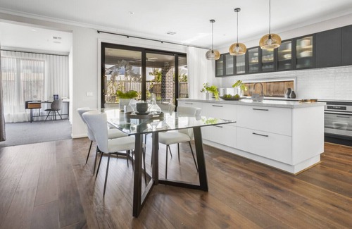 Werribee House | Werribee Gem Luxe Home Family Getaway 6Bed Netflix