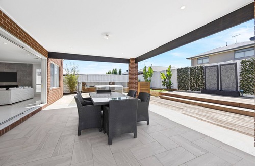 Werribee House | werribee spirit stay SPA House for 8 people