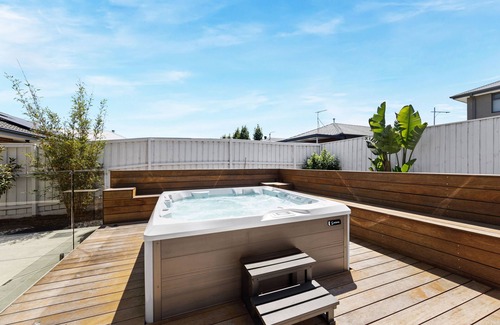 Werribee House | werribee spirit stay SPA House for 8 people
