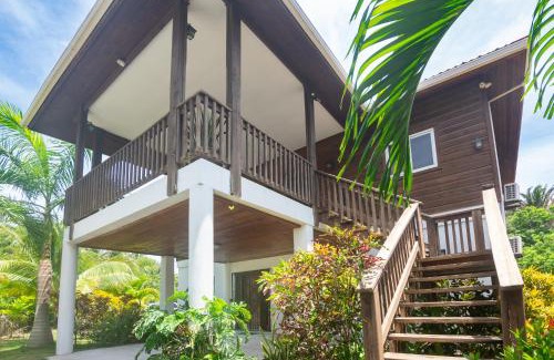 Gibson Bight Apartment | Wescot Villas Sky View