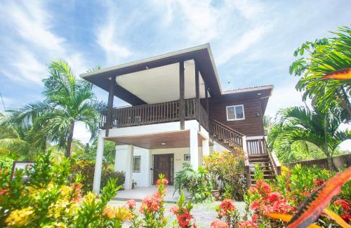 Gibson Bight Apartment | Wescot Villas Sky View