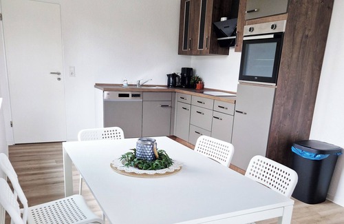 Brake Apartment | Weser Pension - Dreibettzimmer mit Eigenem Bad Nr. 5