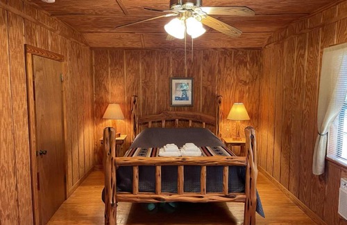 Bandera Bed & Breakfast | West 1077 Guest Ranch- Hackberry Room 10
