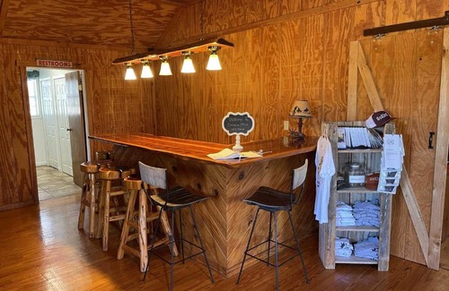 Bandera Bed & Breakfast | West 1077 Guest Ranch - Red Bud Room 11