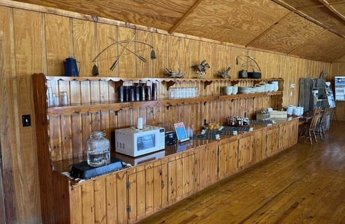 Bandera Bed & Breakfast | West 1077 Guest Ranch - Red Bud Room 11