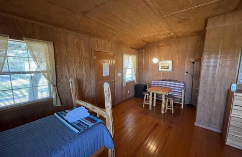 Bandera Bed & Breakfast | West 1077 Guest Ranch - Red Bud Room 11