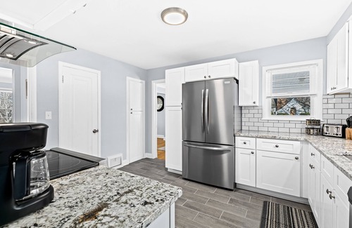 Ann Arbor House | West Ann Arbor Whole Home 4 Bed, 3 Full Bath - Sleeps 12!