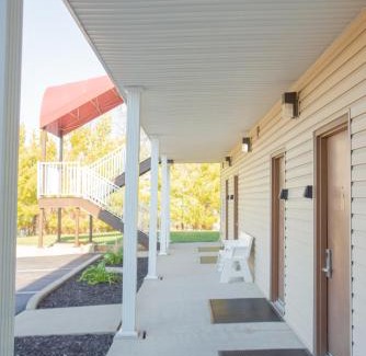 Celina Hotel | West Bank Inn