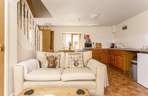 Wickhamford Cottage | West Barn Cottage - sleeps 3 guests in 2 bedrooms
