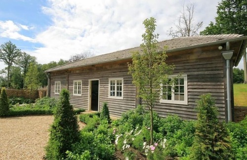 Kidlington Cottage | WEST BARN, pet friendly, character holiday cottage in Tackley