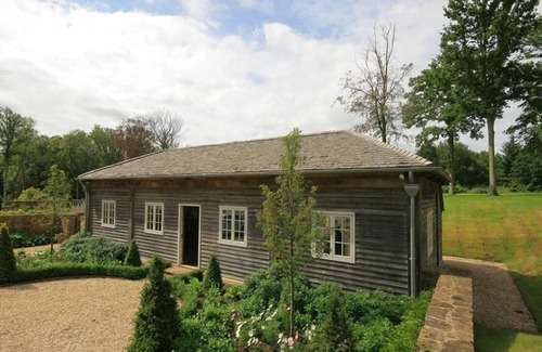 Kidlington Cottage | WEST BARN, pet friendly, character holiday cottage in Tackley