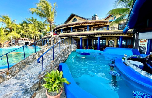 Antoneys Cay House | West Bay Beach 9 Bedroom Treasure Castle sleeps 35 Private balconies on water