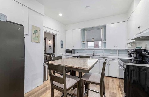 Traverse City Apartment | West Bay Charm | Wineries | Tours