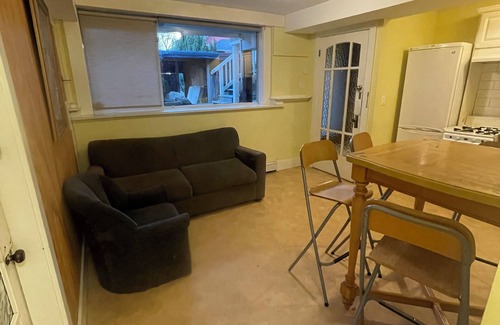 Mount Pleasant Villa | West Broadway guesthouse