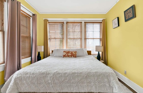 West Campus House | West Campus Dream – Private Pet Friendly 2 BDR by UT Campus! Walk to Dining