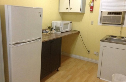 Pincher Creek Hotel | West Castle Motel