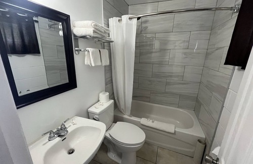 Pincher Creek Hotel | West Castle Motel