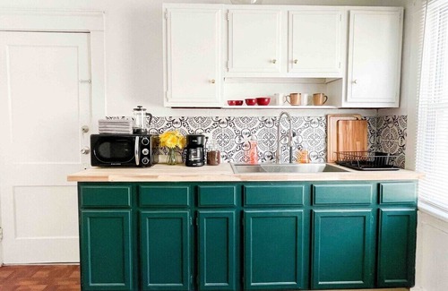 Cleveland Apartment | West Cleveland - remodeled Apartment Pets Welcome