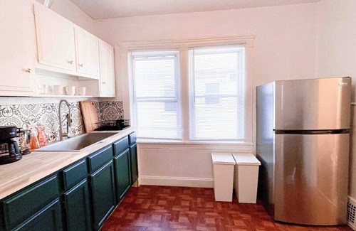 Cleveland Apartment | West Cleveland - remodeled Apartment Pets Welcome