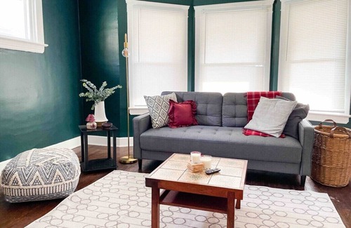 Cleveland Apartment | West Cleveland - remodeled Apartment Pets Welcome
