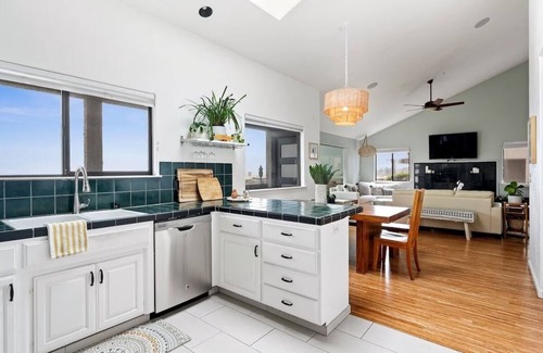 Westside Santa Cruz House | West Cliff Ohana Hale