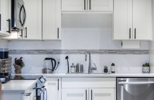 North Vancouver House | West Coast 3 Bedroom Garden Suite