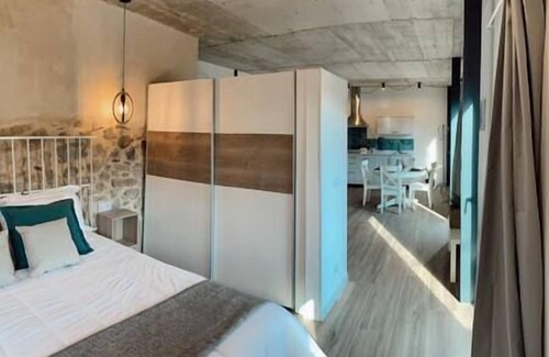 Orena Apartment | West Coast Apartment