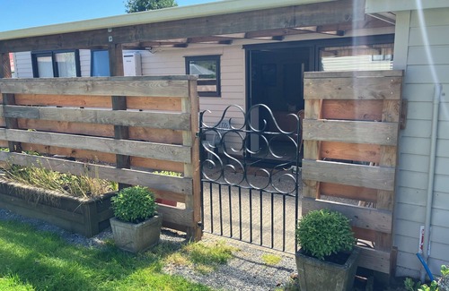 Ross Cottage | West Coast centrally located. 1 hour Greymouth north, Franz Josef 11/2 hr.south