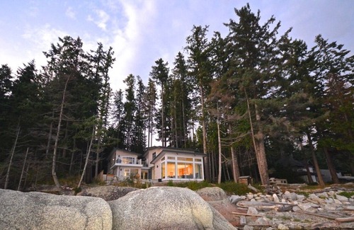 Wilson Creek House | West Coast Comtemporay, low bank ocean front, south facing, built in 2013