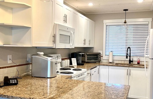 Regional District of Nanaimo Condo | West Coast Oasis ★ Oceanside ★ Full Kitchen ★ 2BD