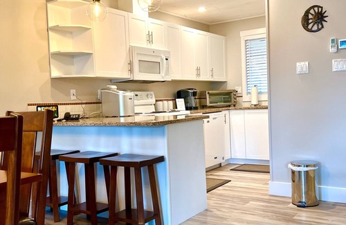 Regional District of Nanaimo Condo | West Coast Oasis ★ Oceanside ★ Full Kitchen ★ 2BD