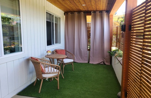 Departure Bay House | West Coast Retreat in a Quiet Neighborhood