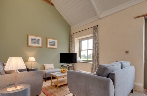 Tavernspite House | West Cottage in the beautiful Red Roses