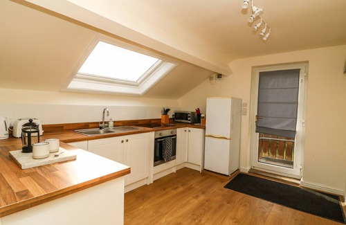 West Heslerton House | WEST COTTAGE, pet friendly, with pool in Rillington
