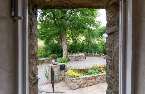 Worton House | West Cottage - Two Bedroom House, Sleeps 4