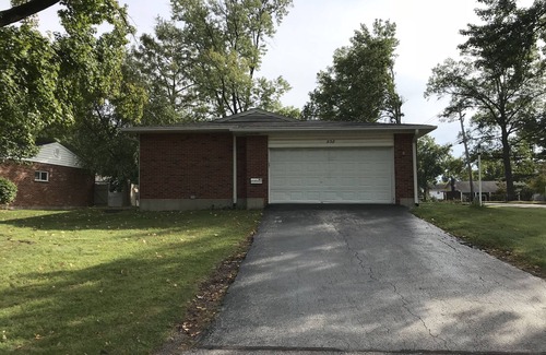 Des Peres House | West County Gem - Easy access to STL attractions!
