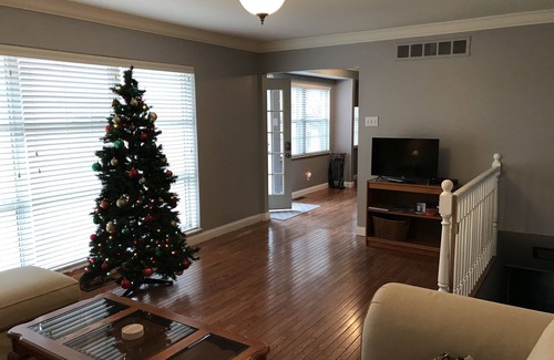 Des Peres House | West County Gem - Easy access to STL attractions!