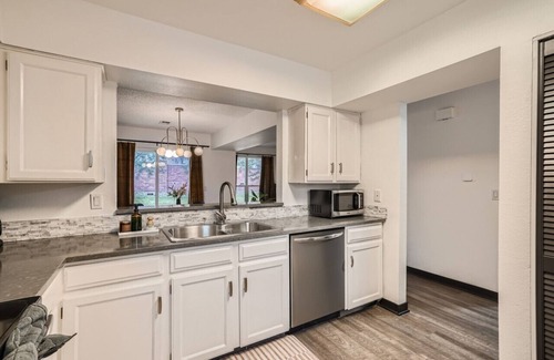 South Westminster House | West Denver Abode - 15 min to DT