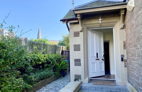 Broughty Ferry House | WEST DEYNE, family friendly, luxury holiday cottage in Broughty Ferry