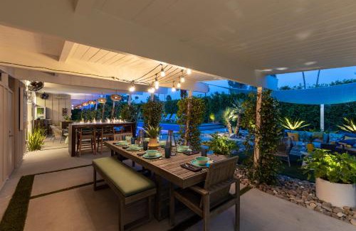 Palm Springs Villa | West Elm House 1 - The Alexander by ACME House Company